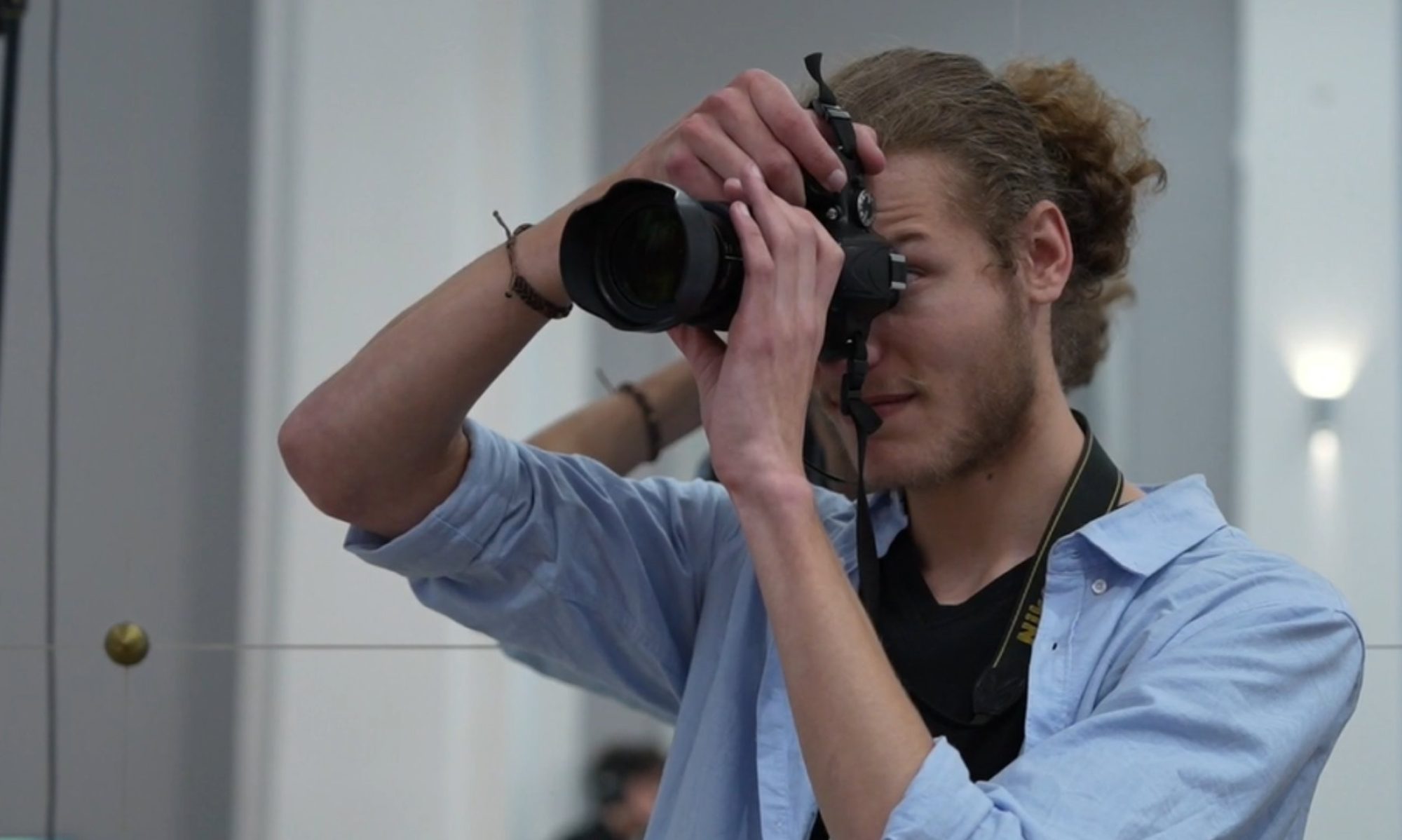 Youenn en train de prendre des photos